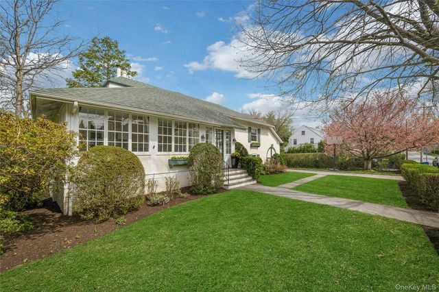 5 Witherbee Avenue, Pelham, NY 10803