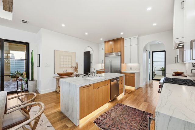 806 Thomasson Drive, Dallas, TX 75208