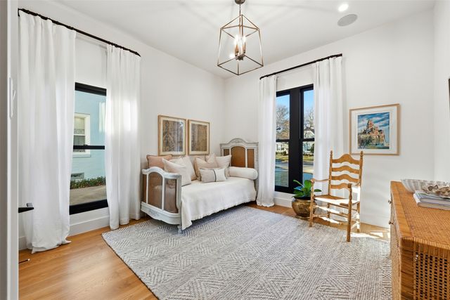 806 Thomasson Drive, Dallas, TX 75208