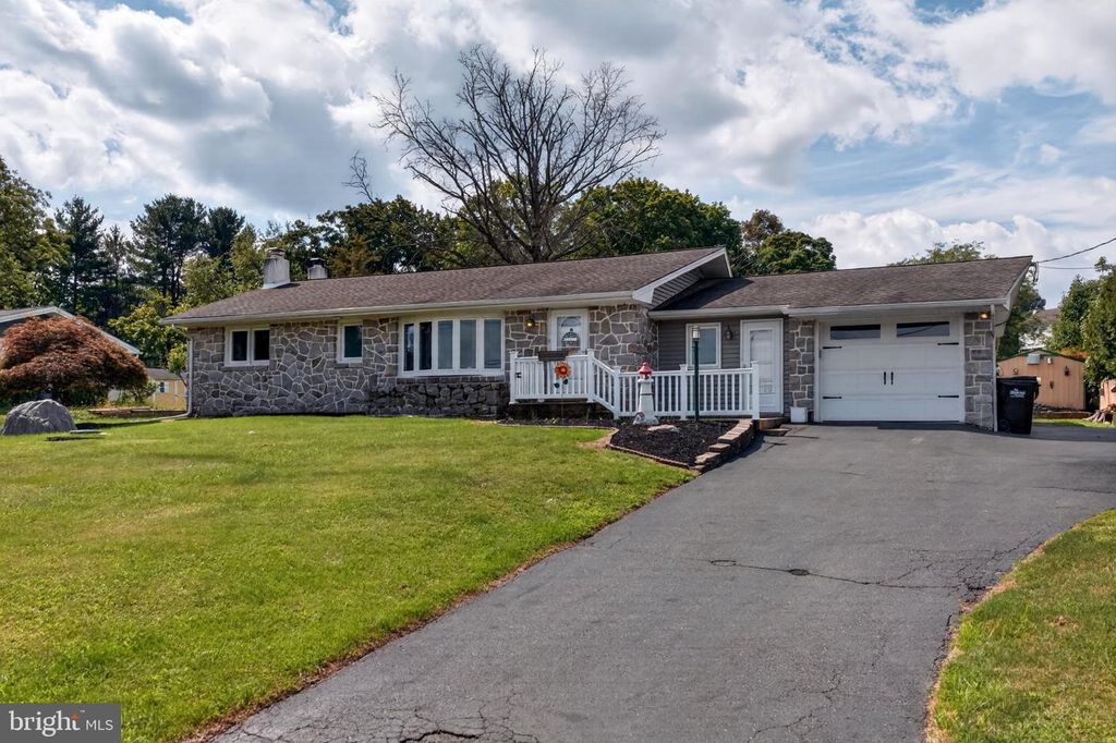1307 KLINERD RD, PENNSBURG, PA 18073 — exterior