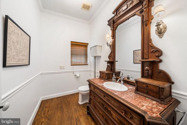 211 W GREENWAY BLVD W, Falls Church, VA 22046