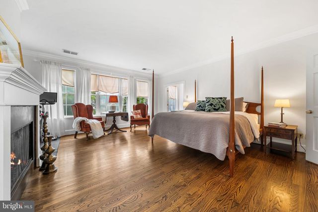 211 W GREENWAY BLVD W, Falls Church, VA 22046