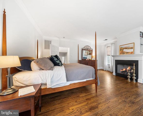 211 W GREENWAY BLVD W, Falls Church, VA 22046