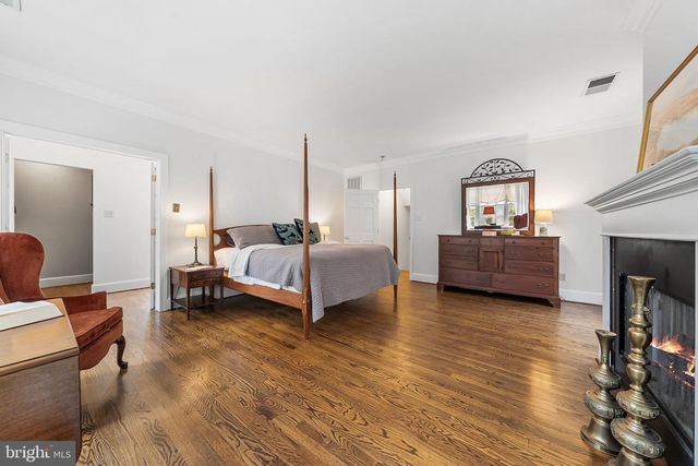 211 W GREENWAY BLVD W, Falls Church, VA 22046