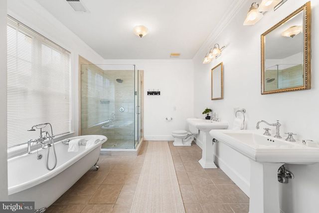 211 W GREENWAY BLVD W, Falls Church, VA 22046