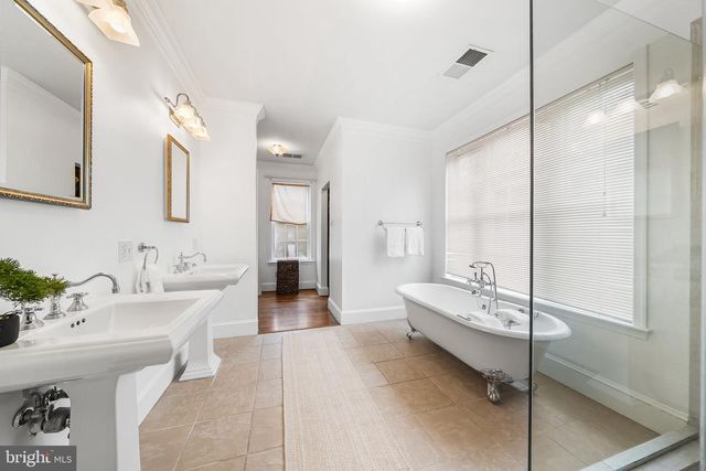 211 W GREENWAY BLVD W, Falls Church, VA 22046