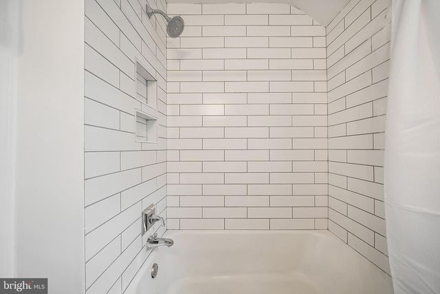 211 W GREENWAY BLVD W, Falls Church, VA 22046