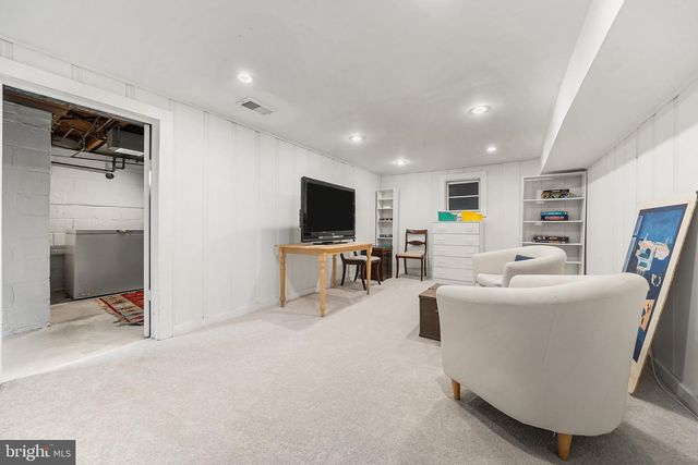 211 W GREENWAY BLVD W, Falls Church, VA 22046