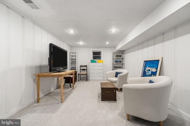 211 W GREENWAY BLVD W, Falls Church, VA 22046