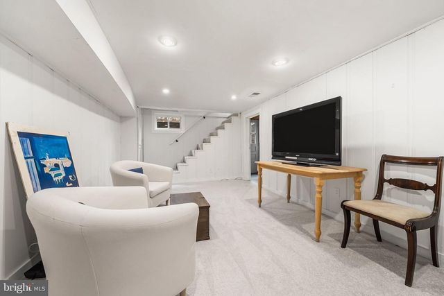 211 W GREENWAY BLVD W, Falls Church, VA 22046