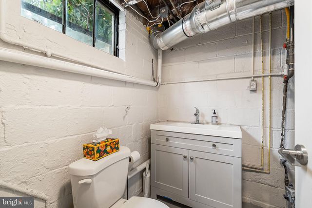 211 W GREENWAY BLVD W, Falls Church, VA 22046