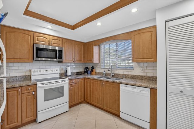 15694 Loch Maree Lane, Delray Beach, FL 33446