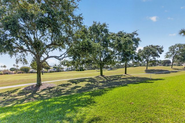15694 Loch Maree Lane, Delray Beach, FL 33446