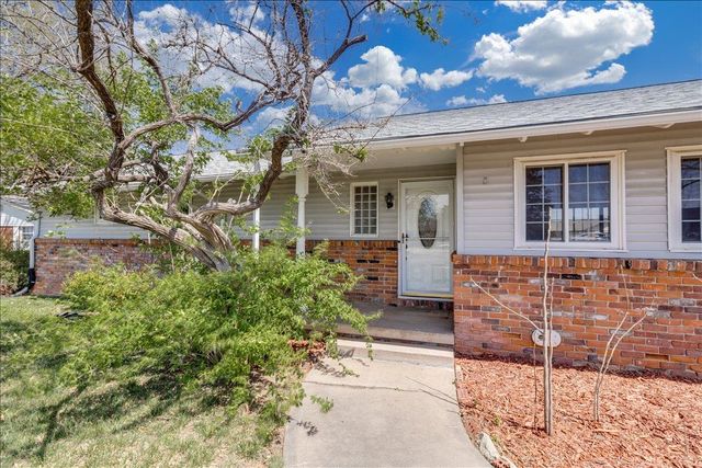 454 S Howe St, Wichita, KS 67209