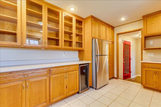 454 S Howe St, Wichita, KS 67209