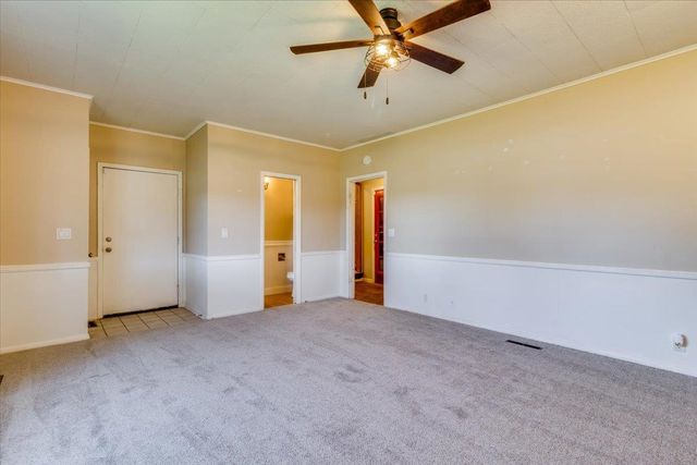 454 S Howe St, Wichita, KS 67209