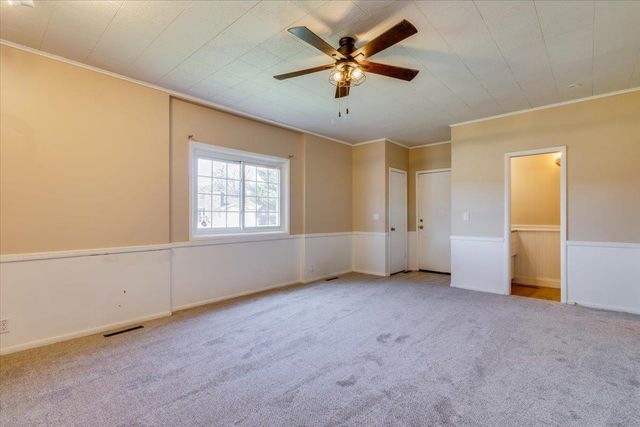 454 S Howe St, Wichita, KS 67209