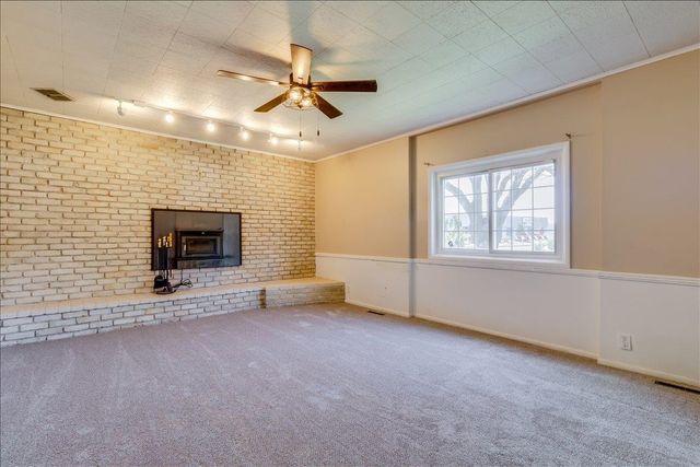 454 S Howe St, Wichita, KS 67209