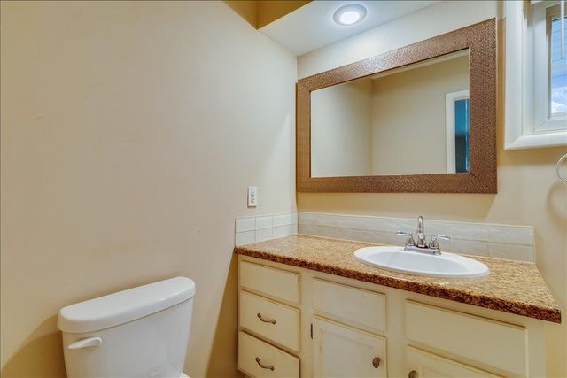 454 S Howe St, Wichita, KS 67209