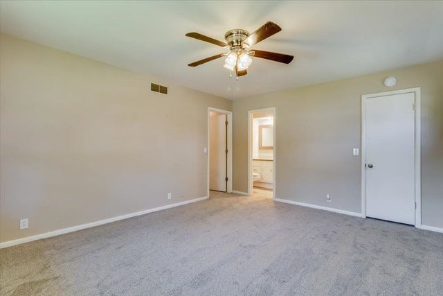 454 S Howe St, Wichita, KS 67209