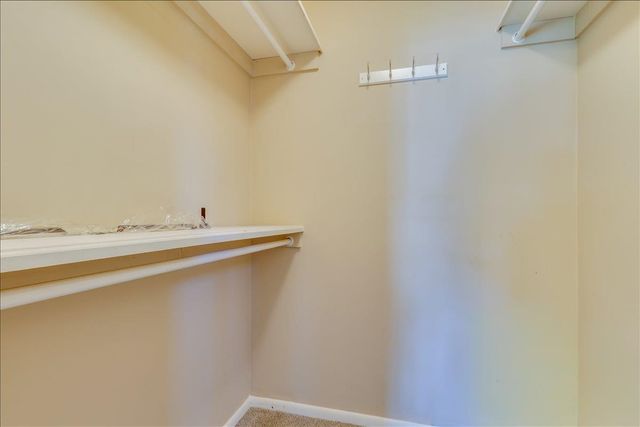 454 S Howe St, Wichita, KS 67209