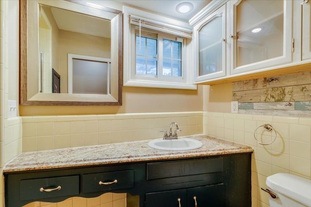 454 S Howe St, Wichita, KS 67209