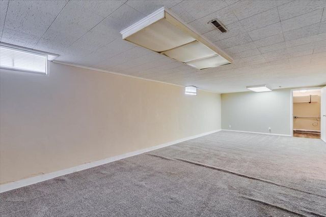 454 S Howe St, Wichita, KS 67209