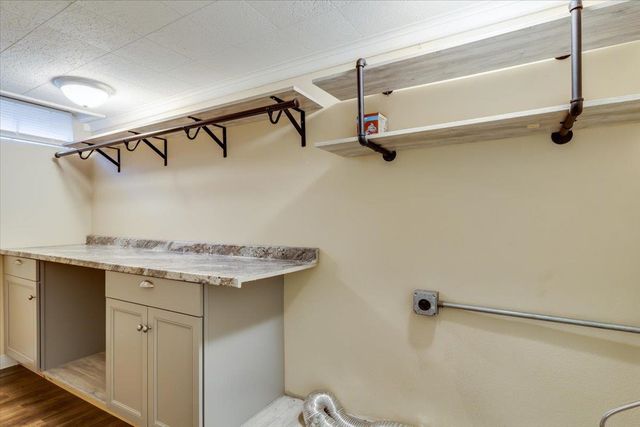 454 S Howe St, Wichita, KS 67209