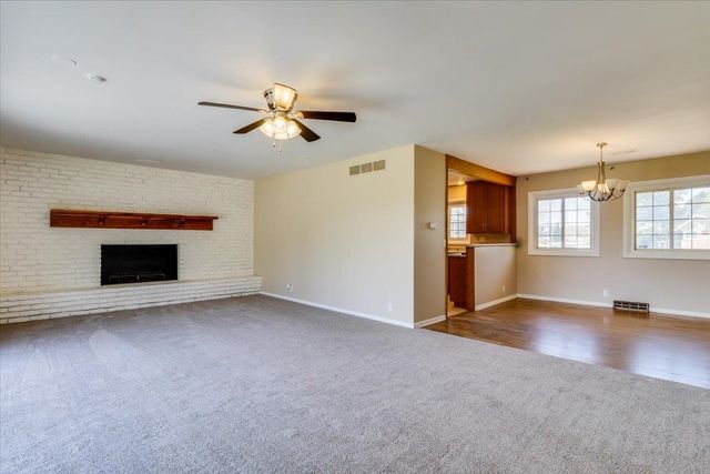 454 S Howe St, Wichita, KS 67209