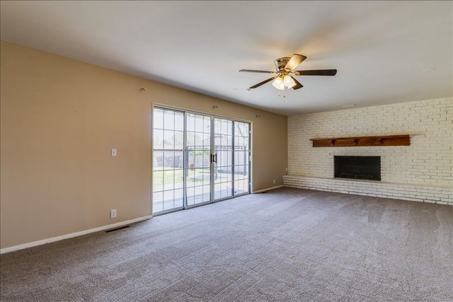 454 S Howe St, Wichita, KS 67209