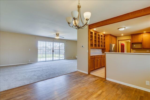 454 S Howe St, Wichita, KS 67209