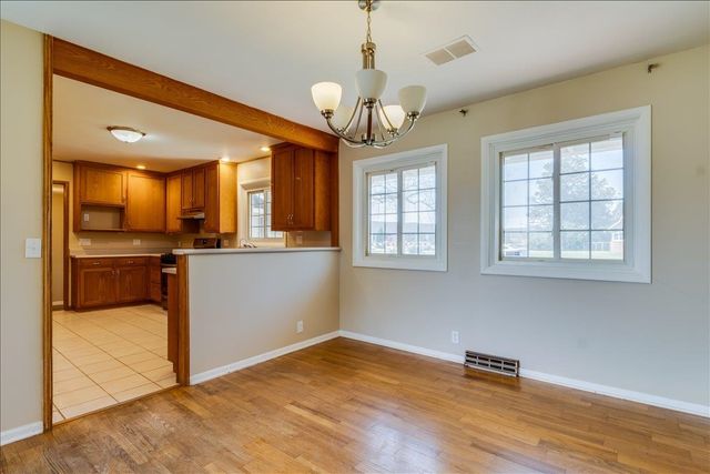 454 S Howe St, Wichita, KS 67209