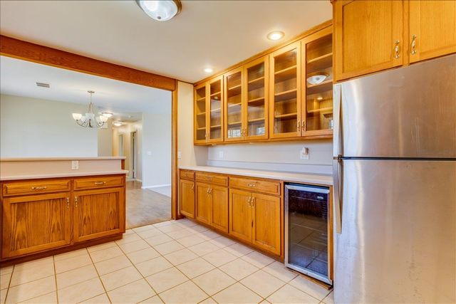 454 S Howe St, Wichita, KS 67209