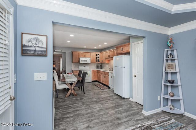 10042 Chenoweth Vista Way, Louisville, KY 40299