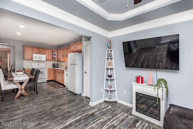 10042 Chenoweth Vista Way, Louisville, KY 40299