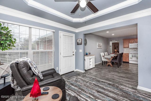 10042 Chenoweth Vista Way, Louisville, KY 40299