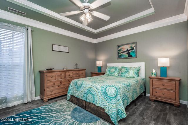 10042 Chenoweth Vista Way, Louisville, KY 40299