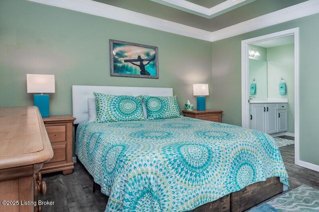 10042 Chenoweth Vista Way, Louisville, KY 40299