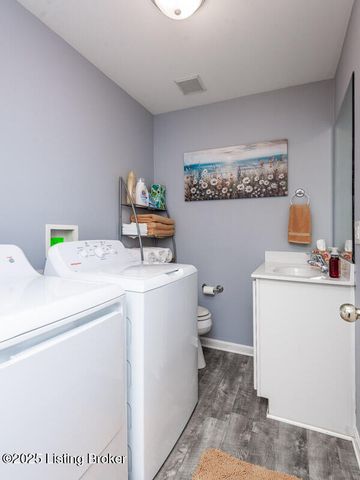 10042 Chenoweth Vista Way, Louisville, KY 40299