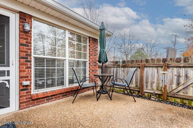 10042 Chenoweth Vista Way, Louisville, KY 40299