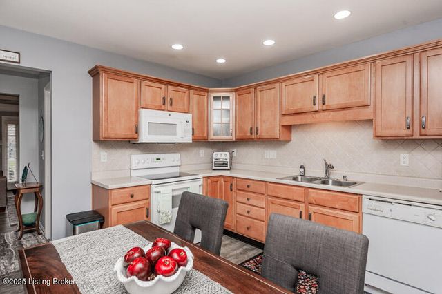 10042 Chenoweth Vista Way, Louisville, KY 40299