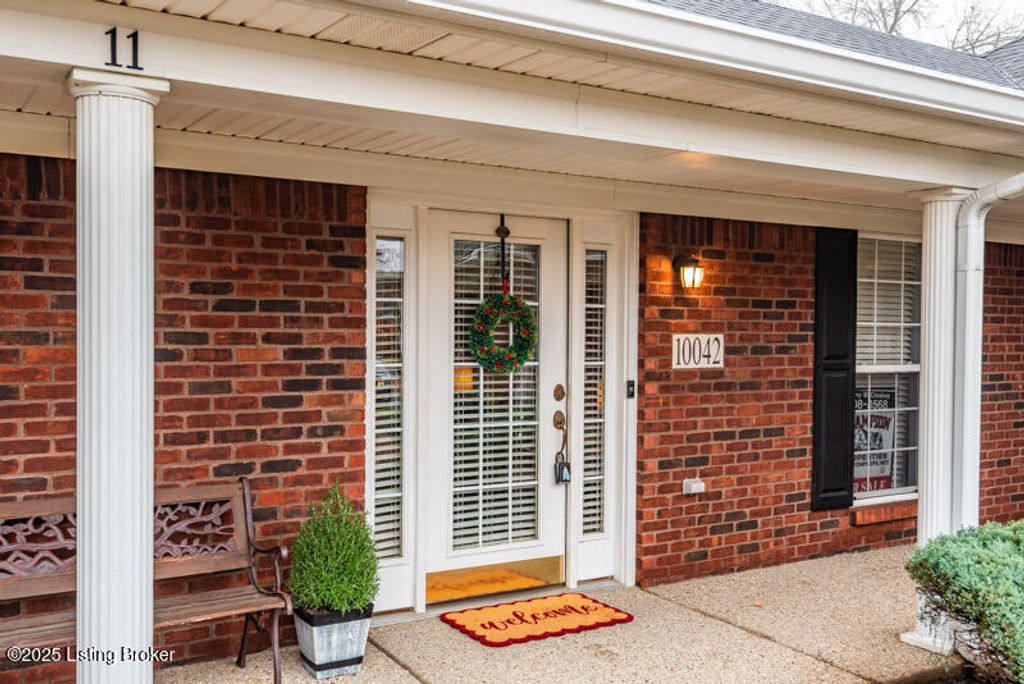 10042 Chenoweth Vista Way, Louisville, KY 40299