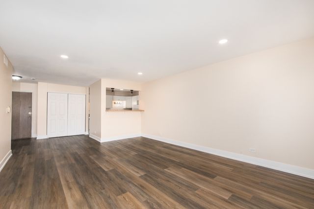 1000 Bayside Drive 203, Palatine, IL 60074