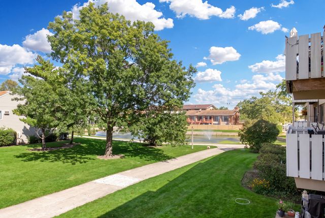 1000 Bayside Drive 203, Palatine, IL 60074