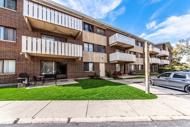 1000 Bayside Drive 203, Palatine, IL 60074