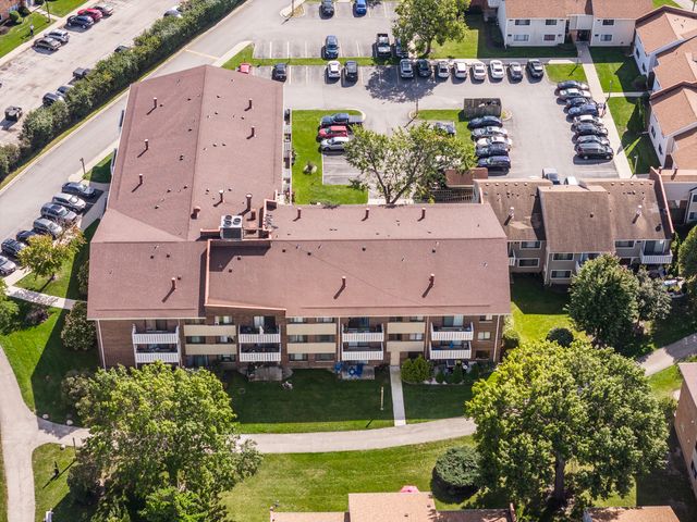 1000 Bayside Drive 203, Palatine, IL 60074