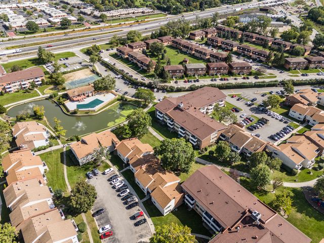 1000 Bayside Drive 203, Palatine, IL 60074