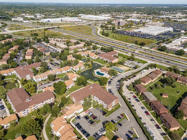 1000 Bayside Drive 203, Palatine, IL 60074