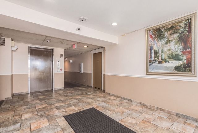 1000 Bayside Drive 203, Palatine, IL 60074