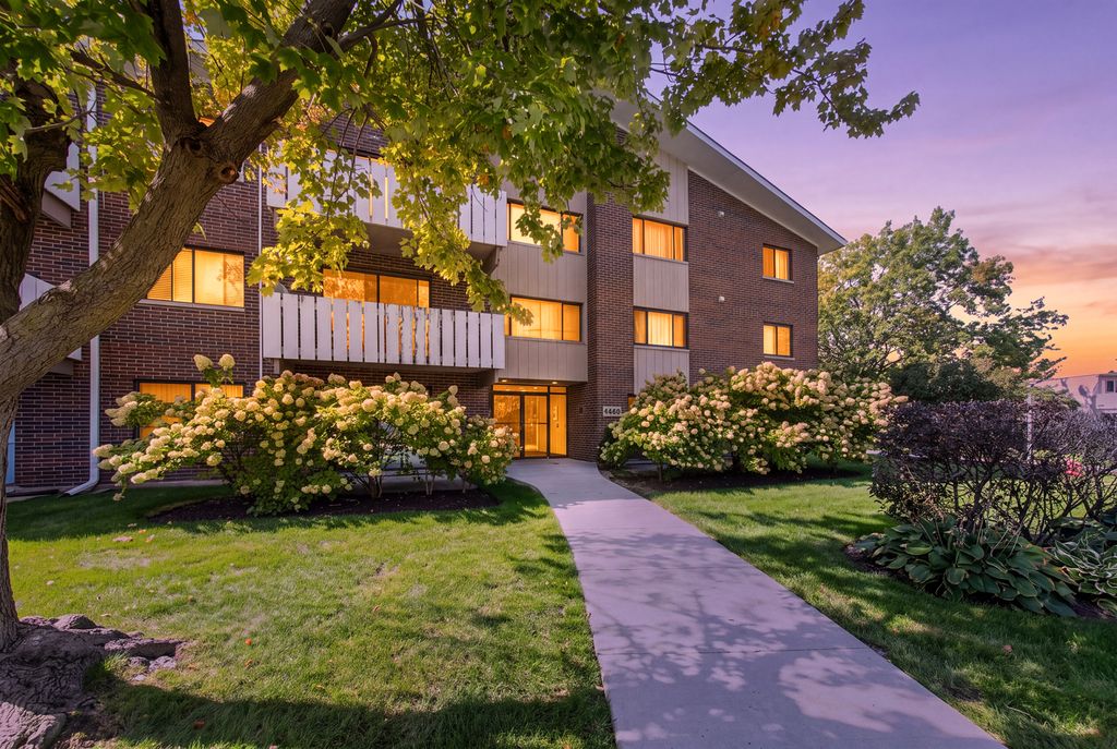 1000 Bayside Drive 203, Palatine, IL 60074
